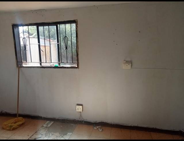 1 BEDROOM PROPERTY TO RENT IN LUFHERENG